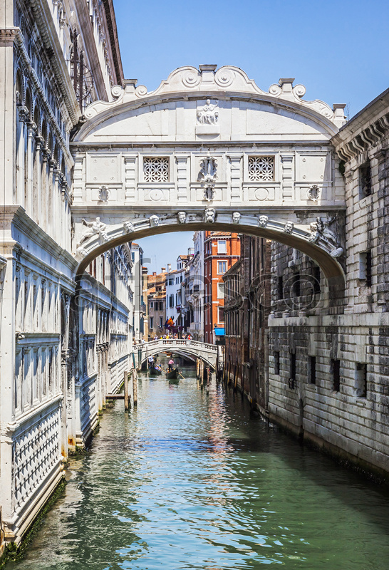 ID10390 | Pictures of Cities  | Arc above canal | Affresco Factory